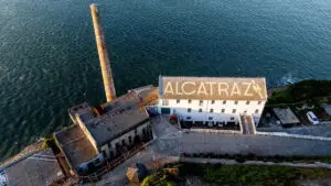 ¿Cómo es Alcatraz, la cárcel temida que Trump propone reabrir?