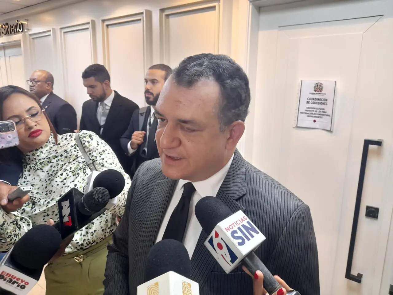 Comisión diputados aplaza reunión con JCE sobre candidaturas independientes