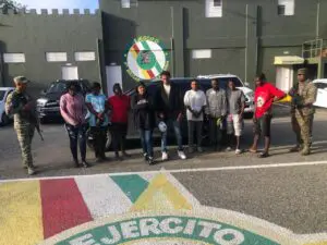 Arrestan sargento y raso del ERD con inmigrantes indocumentados en San Juan de la Maguana