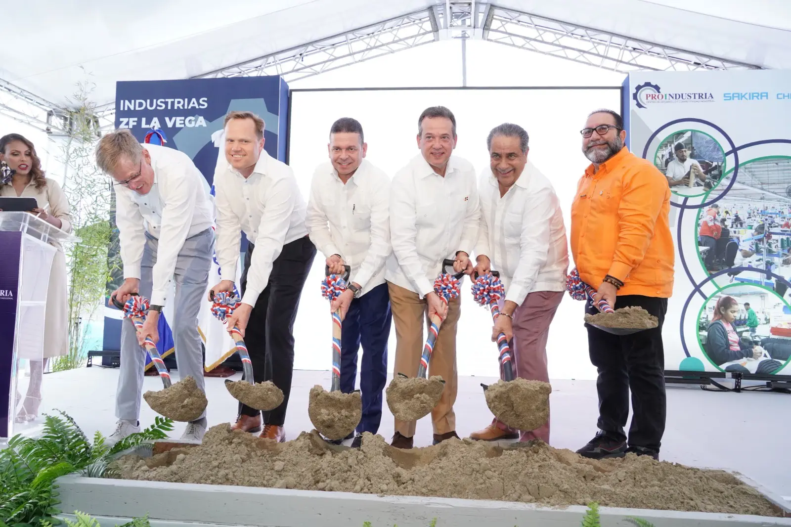 Proindustria da primer palazo para construcción de nueva nave industrial en La Vega