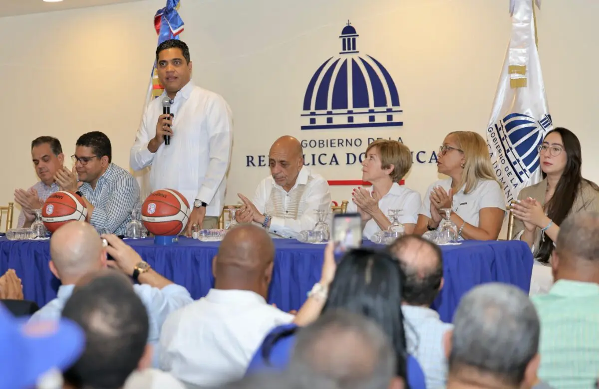 Ministro Kelvin Cruz anuncia apoyo a la Liga Nacional de Baloncesto Femenino