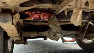 Incautan 76 mil cigarrillos de contrabando ocultos en el chasis de una camioneta