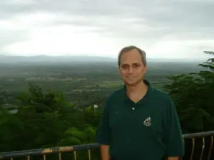 El papa León XIV con el valle de La Vega Real de fondo