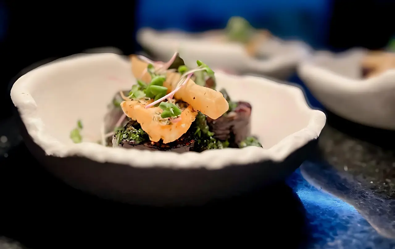 Fuego, sabor y diseño: así es Charcoal, lo nuevo en Evaristo Morales