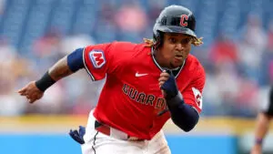 Jugadores de la MLB en acción durante los partidos del 12 de mayo de 2025