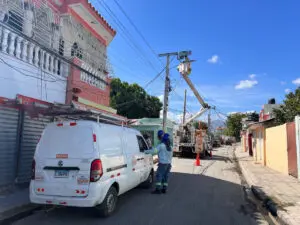 Edesur desmantela 1.750 conexiones ilegales en abril 2025
