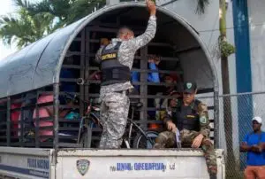 DGM detiene con fines de deportación a 70 inmigrantes haitianos indocumentados