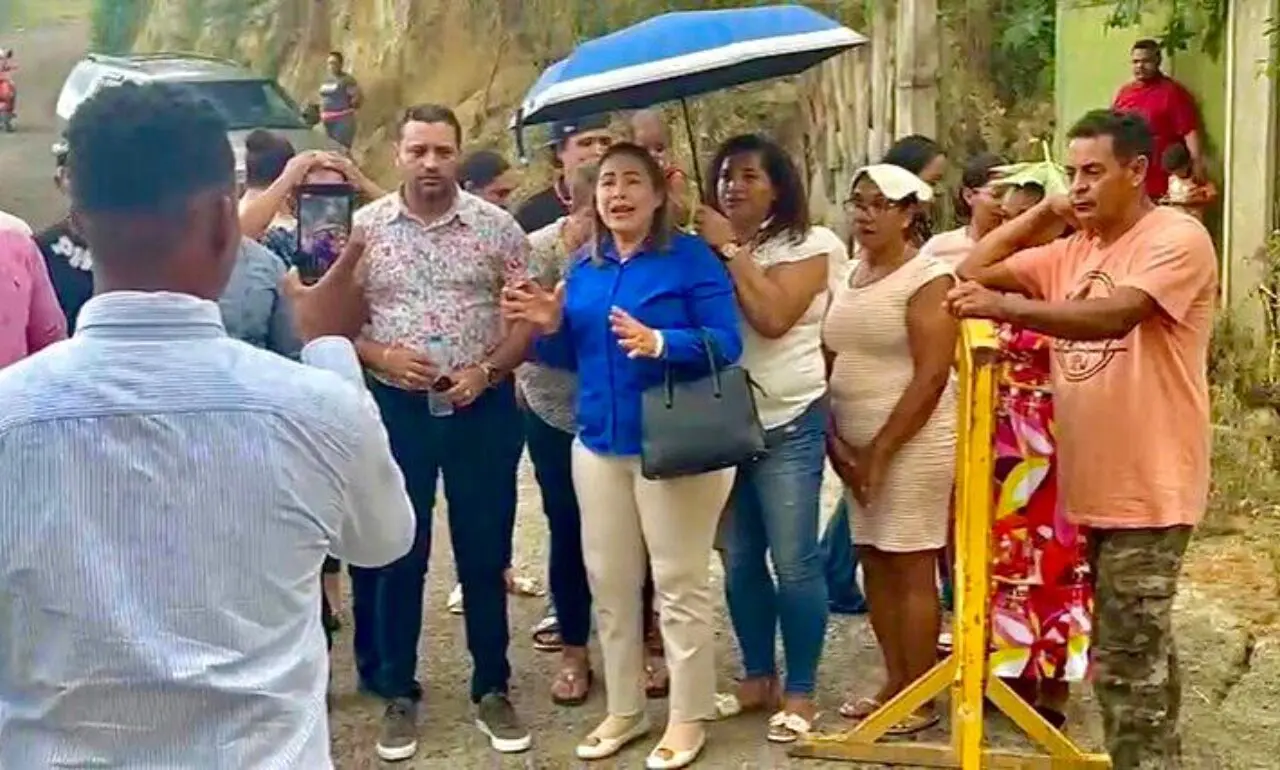 Autoridades visitan Brisas del Yaque tras colapso de puente