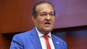 Choferes amenazan con paro nacional este jueves por alza en costos operativos, alerta senador Antonio Marte