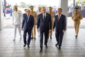 Presidente Abinader y los expresidentes, se encuentran reunidos en estos momentos en la sede del Ministerio de Defensa