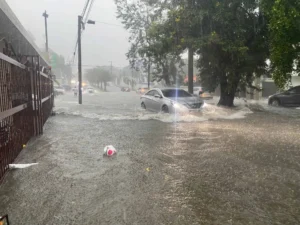 Ministerio de Trabajo exhorta a flexibilizar horarios laborales en zonas bajo alerta roja por lluvias