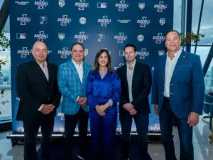 Juan Carlos Urdaneta, Kevin Cabral, Anaimeé Acta, Gustavo Gómez y Tony Salanova, durante el lanzamiento de 1 Baseball Network