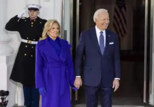 Kamala Harris, convencida que Biden afrontará el cáncer con 