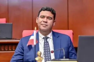 Rafael Barón Duluc deposita proyecto de ley para la protección e inserción social de prospectos deportivos liberados