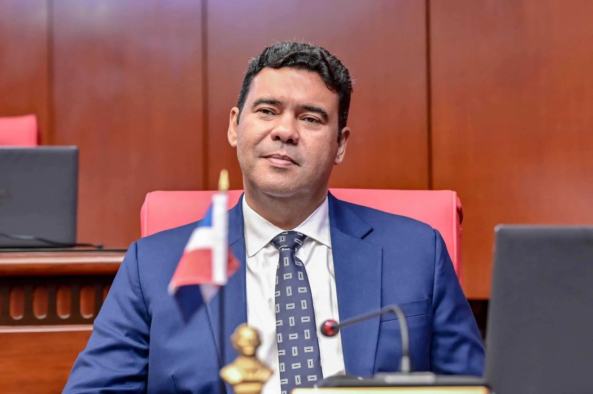 Rafael Barón Duluc deposita proyecto de ley para la protección e inserción social de prospectos deportivos liberados