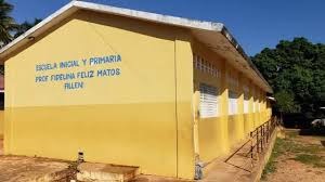 Tras el desplome del revestimiento de cemento en Escuela de Barahona, estudiante temen asistir