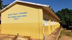 Tras el desplome del revestimiento de cemento en Escuela de Barahona, estudiante temen asistir