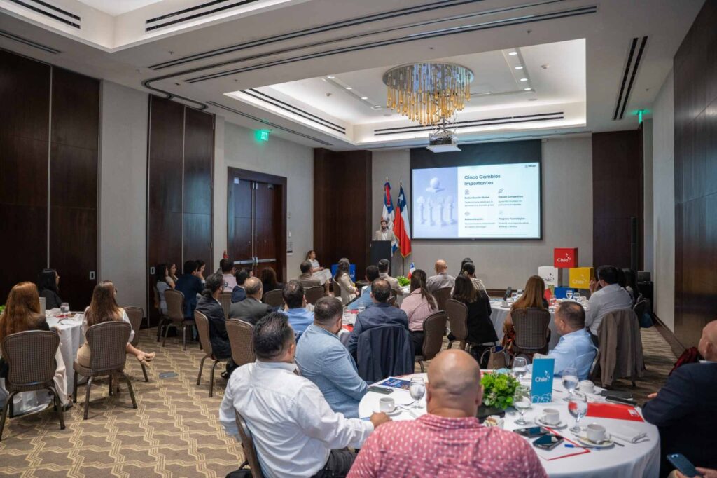 Empresarios chilenos y dominicanos conectan en misión TIC 2025