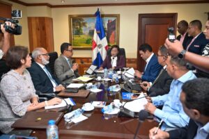 Senadores y miembros de la CCLEX rechazan sacar plataformas digitales del proyecto libertad de expresión