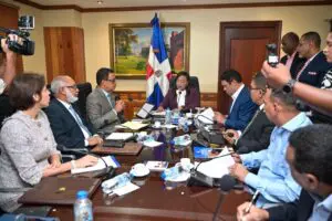 Senadores y miembros de la CCLEX rechazan sacar plataformas digitales del proyecto libertad de expresión