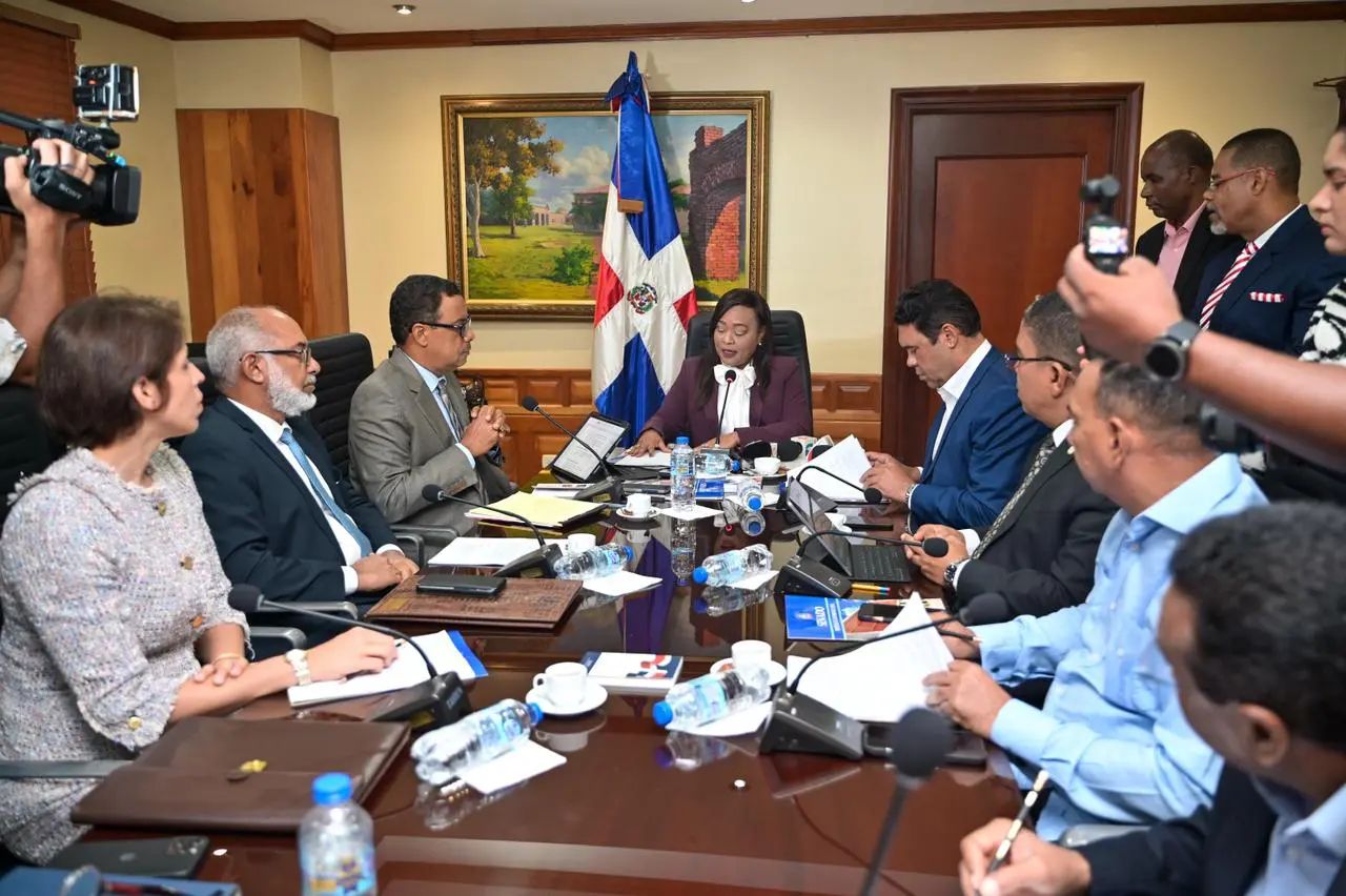 Senadores y miembros de la CCLEX rechazan sacar plataformas digitales del proyecto libertad de expresión