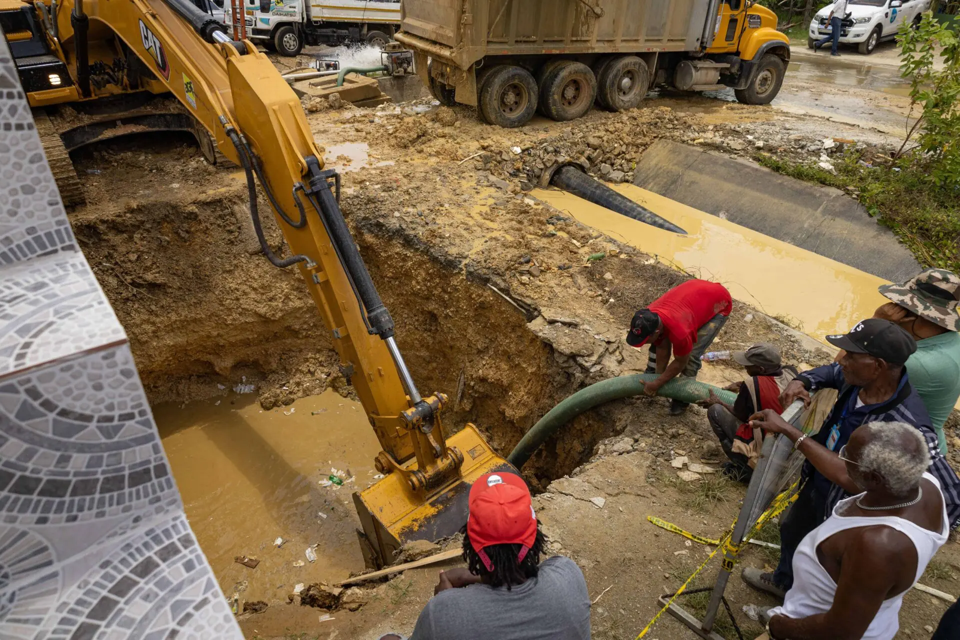 Avería en tubería deja sin agua a 27 sectores de Santo Domingo Este