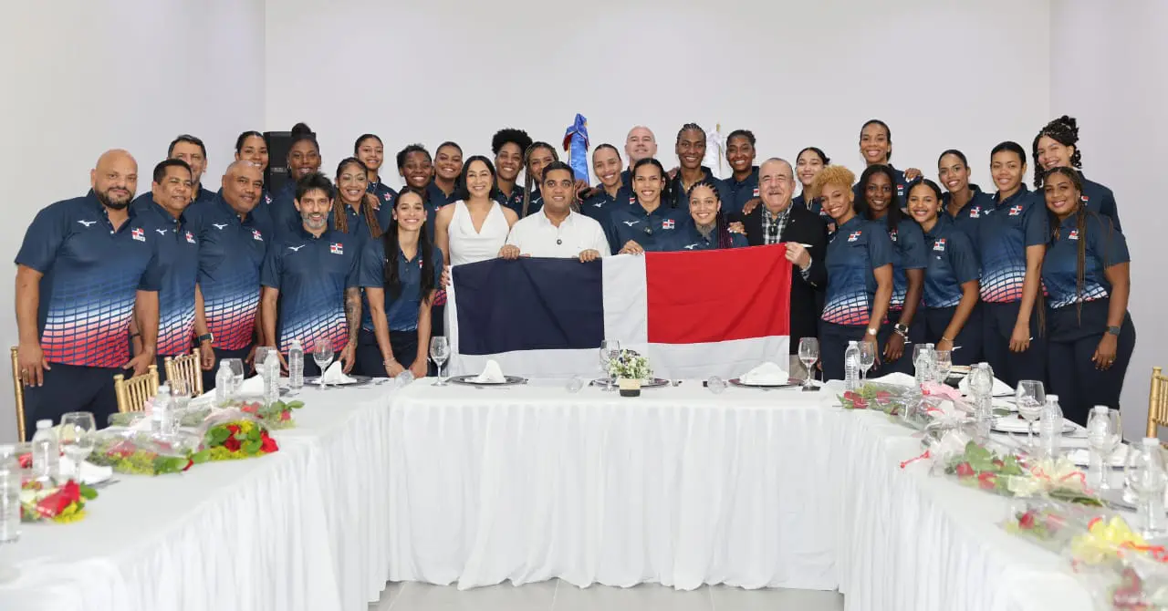 Reinas del Caribe y Cristóbal Marte valoran apoyo del ministro Deportes