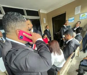 Abogados se quejan por condiciones inhumanas en el Juzgado de Paz de SDE