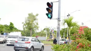 Instalan semáforo en avenida San Isidro con Ecológica tras años de solicitud de la comunidad