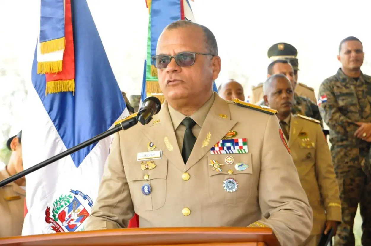 Ministerio de Defensa prohíbe a militares frecuentar bares y emitir declaraciones sin autorización