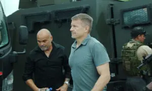 El nombre de Erik Prince (en el centro) está vinculado a varios conflictos regionales