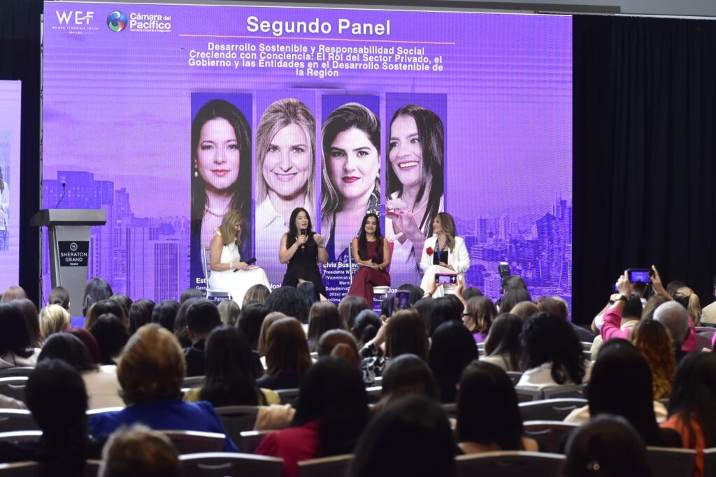 La Viceministra abordó el tema: “Liderazgo Femenino y Gobernanza en América Latina”