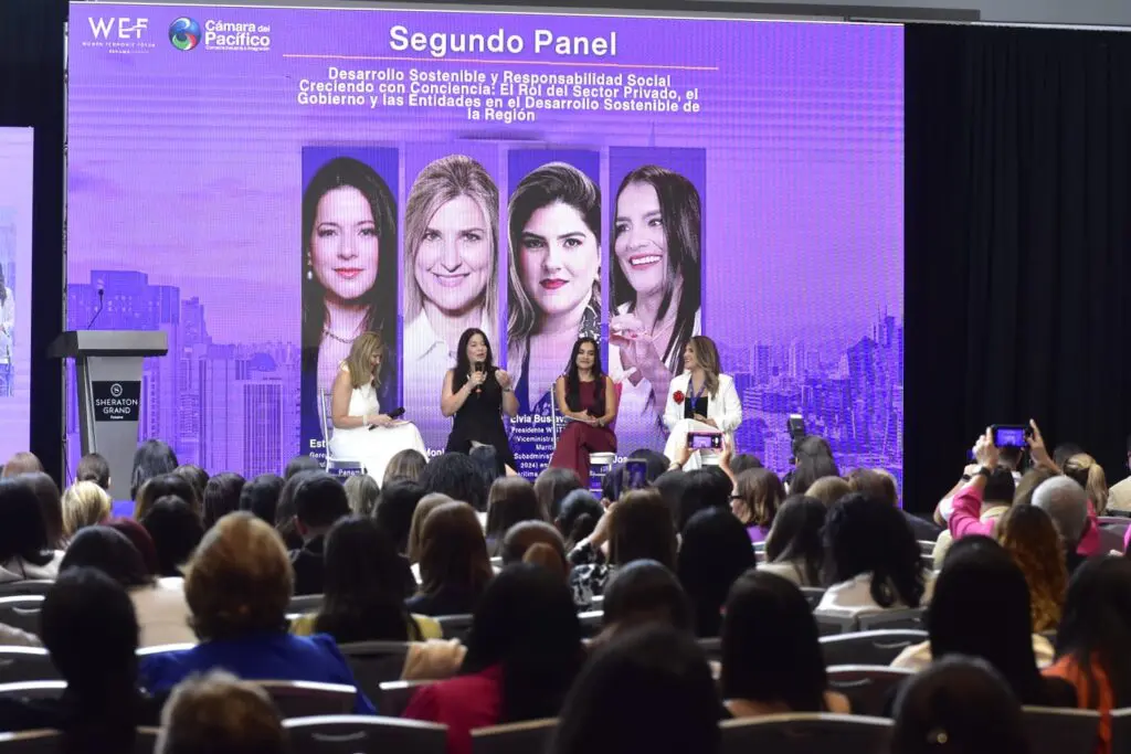La Viceministra abordó el tema: “Liderazgo Femenino y Gobernanza en América Latina”