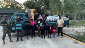En un camión de mudanzas fueron detenidos 07 haitianos