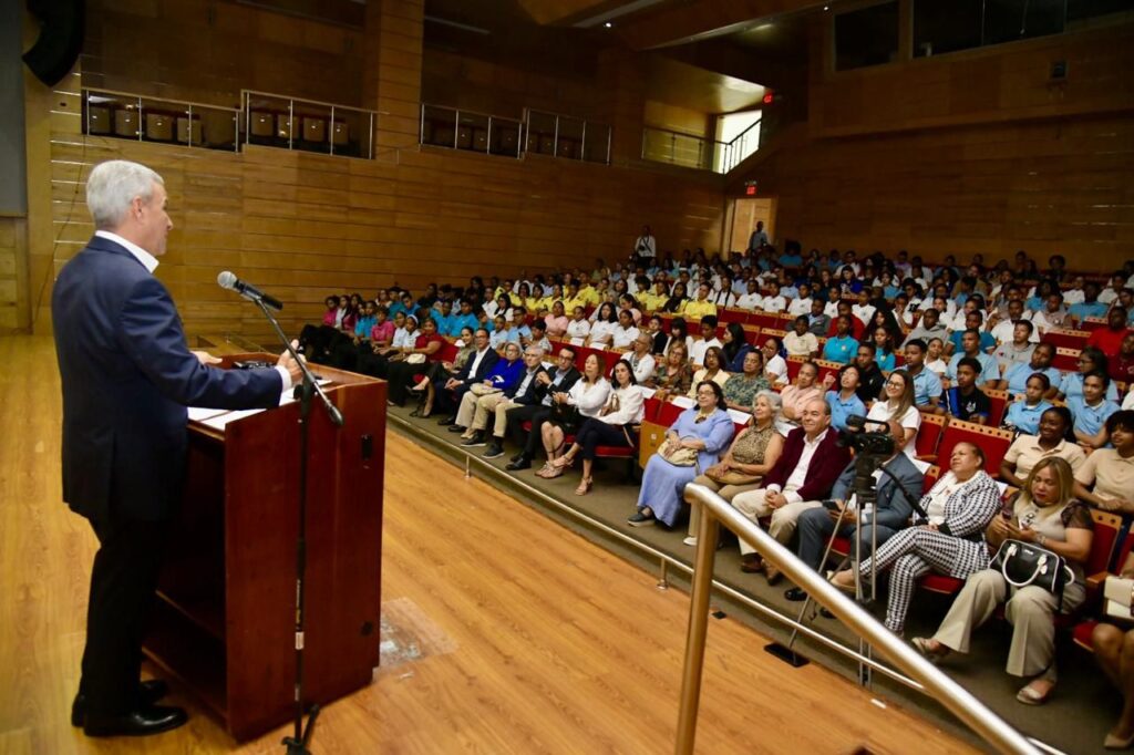 Fundación Macarrulla premia a jóvenes ganadores del Sexto Concurso Estudiantil por la Libertad