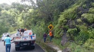 MOPC evalúa emergencia en la carretera Casabito-Constanza por falla en el kilómetro 10.5