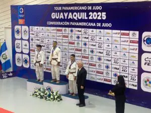 Agustin Ledesma, Paraguay; el dominicano Adrian Lapaix Ramírez, y Anthony Reyes, de Estados Unidos, en la premiación.