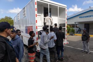 La DGM deporta 34,190 haitianos ilegales en mayo; cifras marcan trayectoria en crecimiento sostenido