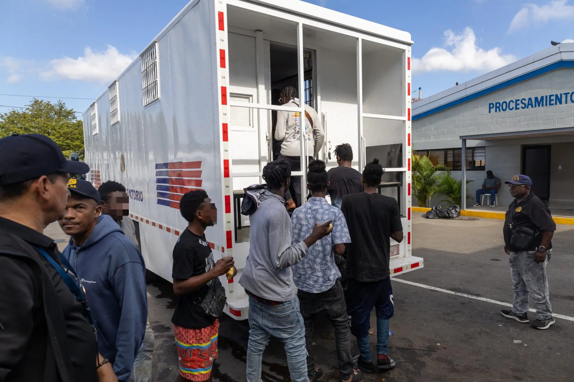 La DGM deporta 34,190 haitianos ilegales en mayo; cifras marcan trayectoria en crecimiento sostenido
