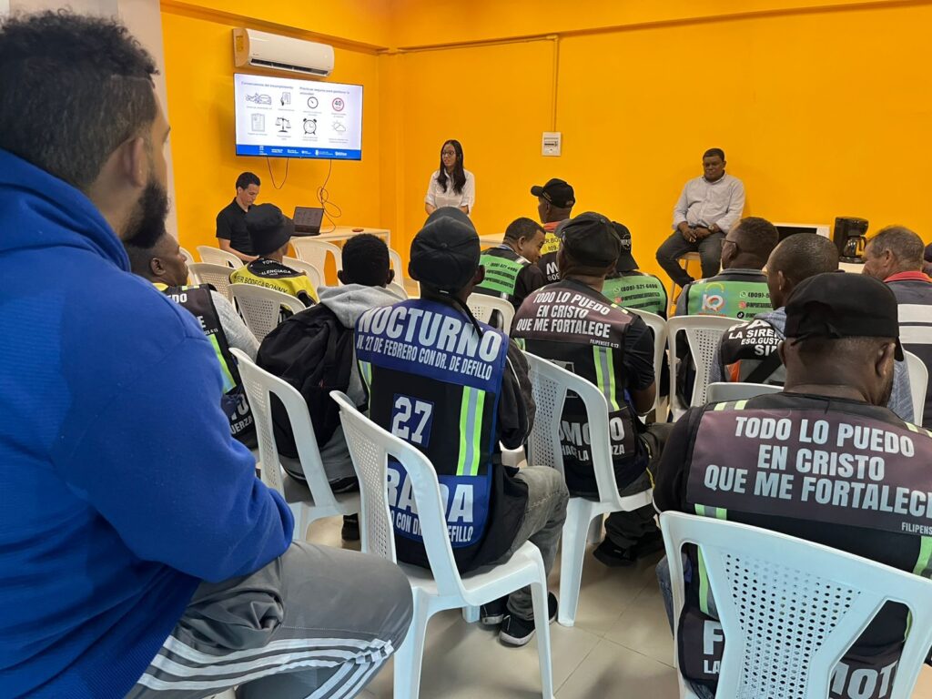Capacitación sobre seguridad vial para motoconchos