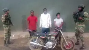 Detienen haitiano indocumentado transportando en una motocicleta a otros tres conciudadanos