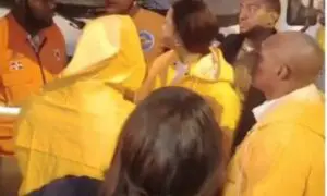 Autoridades buscan niña arrastrada por cañada durante aguacero en Villa Mella