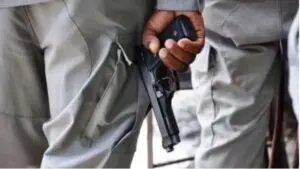 Policías hieren y apresan hombre que disparó contra agentes policiales en Barahona