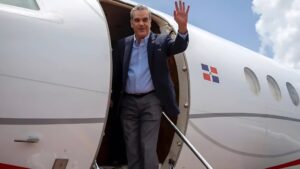 Luis Abinader salió este sábado desde la Base Aérea de San Isidro hacia Niza, Francia, para participar en la Tercera Conferencia de las Naciones Unidas