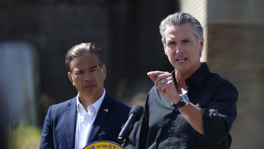 El gobernador de California, Gavin Newsom, durante una conferencia, el 16 de abril de 2025.