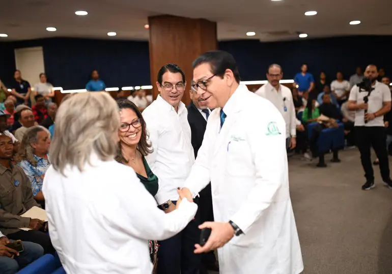 Senador Daniel Rivera invierte un millón 40 mil 900 pesos en programa ‘Sonrisa Santiaguera’