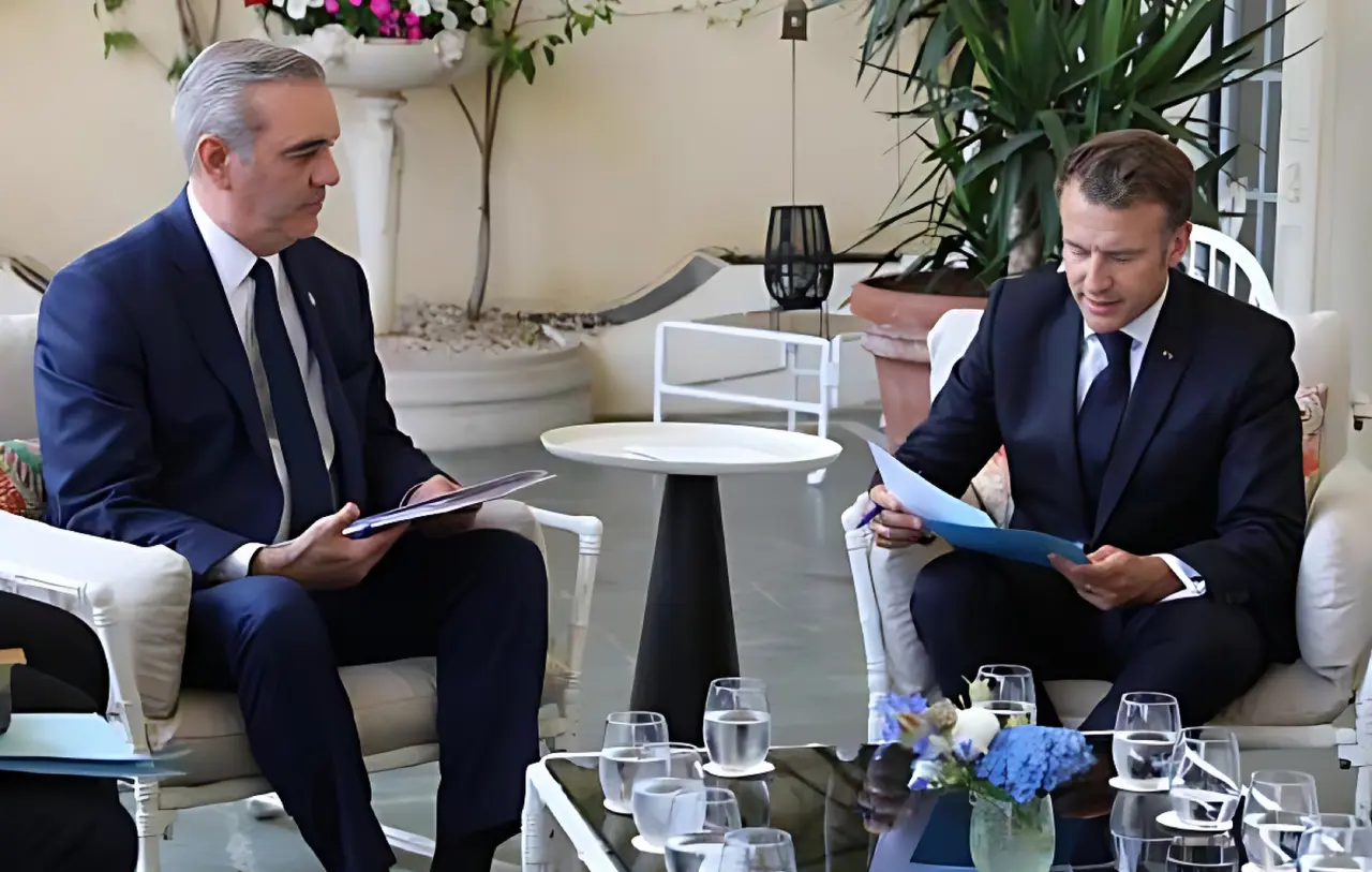 Macron ofrece financiar tren de Santo Domingo
