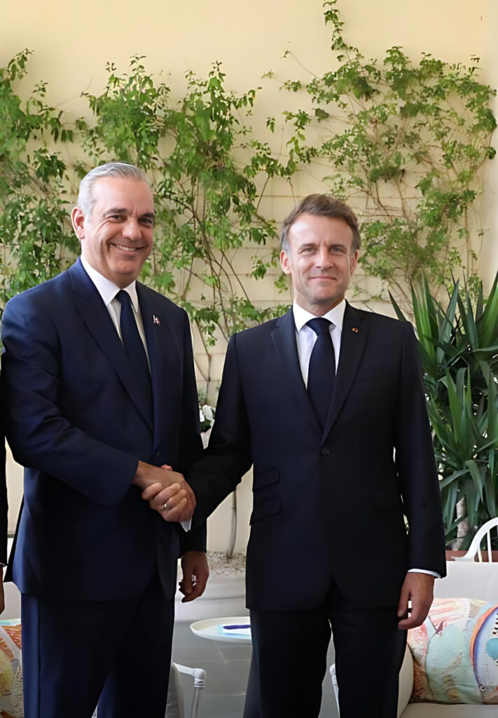 Macron ofrece financiar tren de Santo Domingo