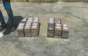 DNCD ocupa otros 60 paquetes en continuación de operativo en costas de SPM; suman 1.4 toneladas