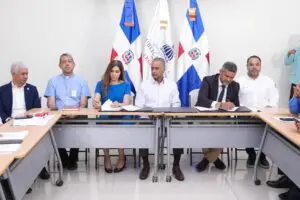 Gobierno, comunitarios y Barrick Pueblo Viejo llegan a acuerdo reasentamiento construcción presa de colas